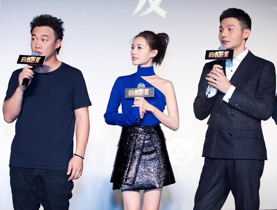 10月18日，喜劇動(dòng)作電影《臥底巨星》舉辦了定檔發(fā)布會(huì)，導(dǎo)演谷德昭，攜陳奕迅、李榮浩、李一桐、崔志佳、劉浩龍、Chris Collins、李聰一眾主創(chuàng)悉數(shù)亮相，并宣布定檔12月8日全國公映。