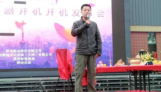 　　電視電影《花兒與少年》于日前在北京開機(jī)，在國家一帶一路的戰(zhàn)略的指導(dǎo)下，《花兒與少年》出品方也積極響應(yīng)號(hào)召，用電影和電視劇同時(shí)開機(jī)的行動(dòng)，為中國文化復(fù)興之路建設(shè)添磚加瓦。